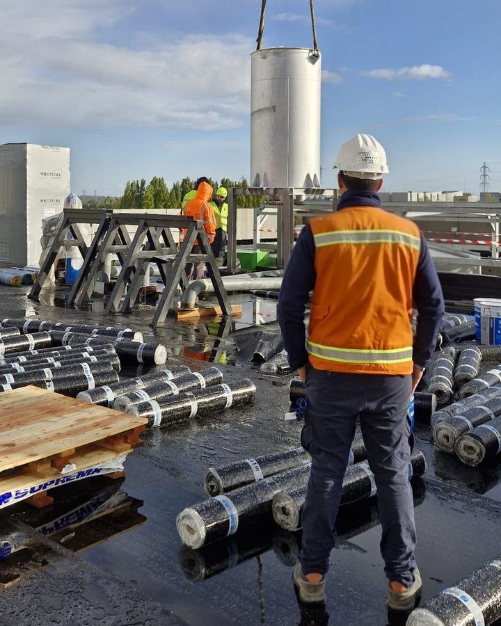 Sinergia Ambiental supervisando trabajos en obra
